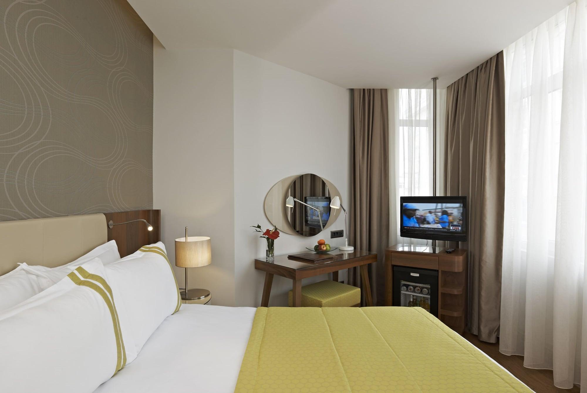 Four Points Flex By Sheraton Istanbul Taksim Square Bagian luar foto