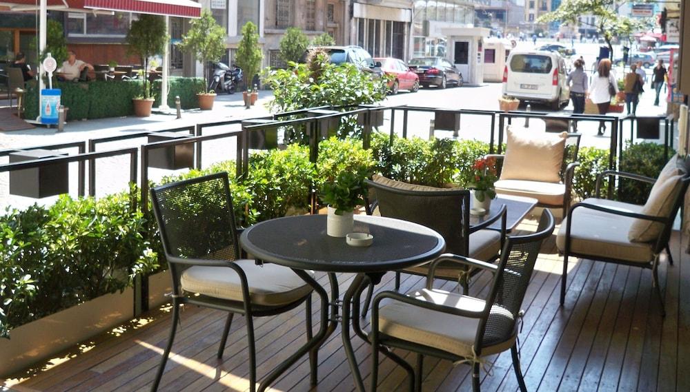 Four Points Flex By Sheraton Istanbul Taksim Square Bagian luar foto