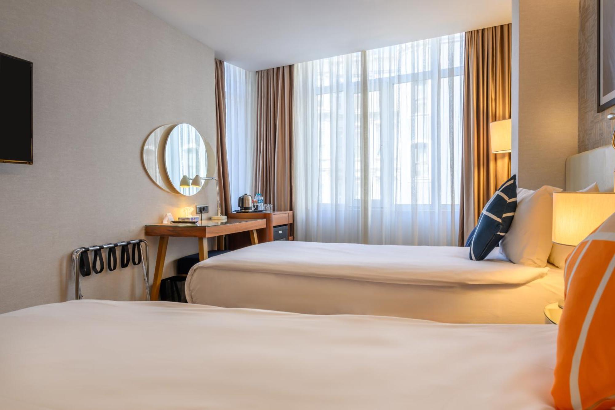 Four Points Flex By Sheraton Istanbul Taksim Square Bagian luar foto