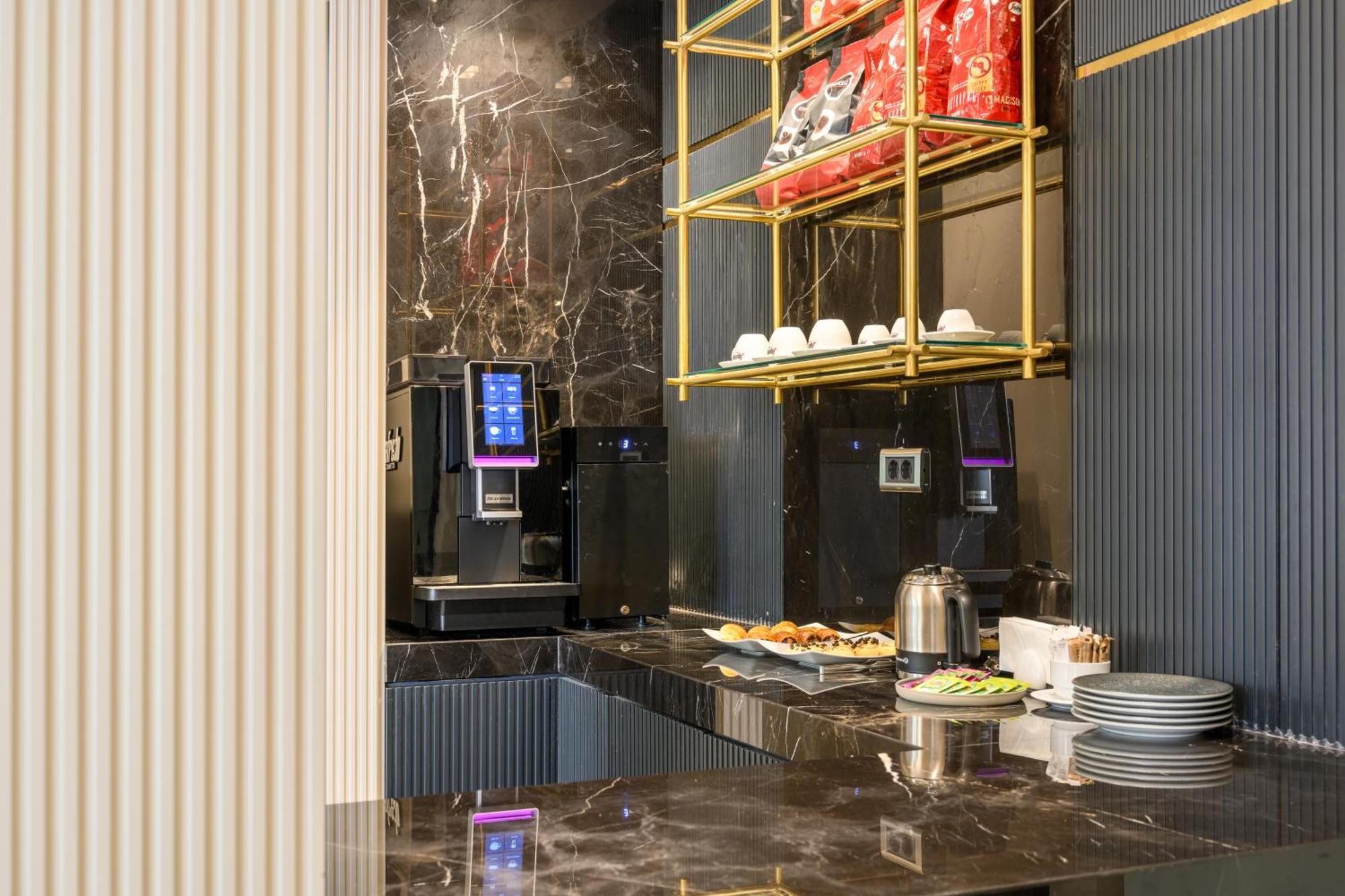Four Points Flex By Sheraton Istanbul Taksim Square Bagian luar foto