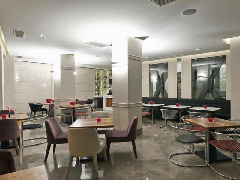 Four Points Flex By Sheraton Istanbul Taksim Square Bagian luar foto